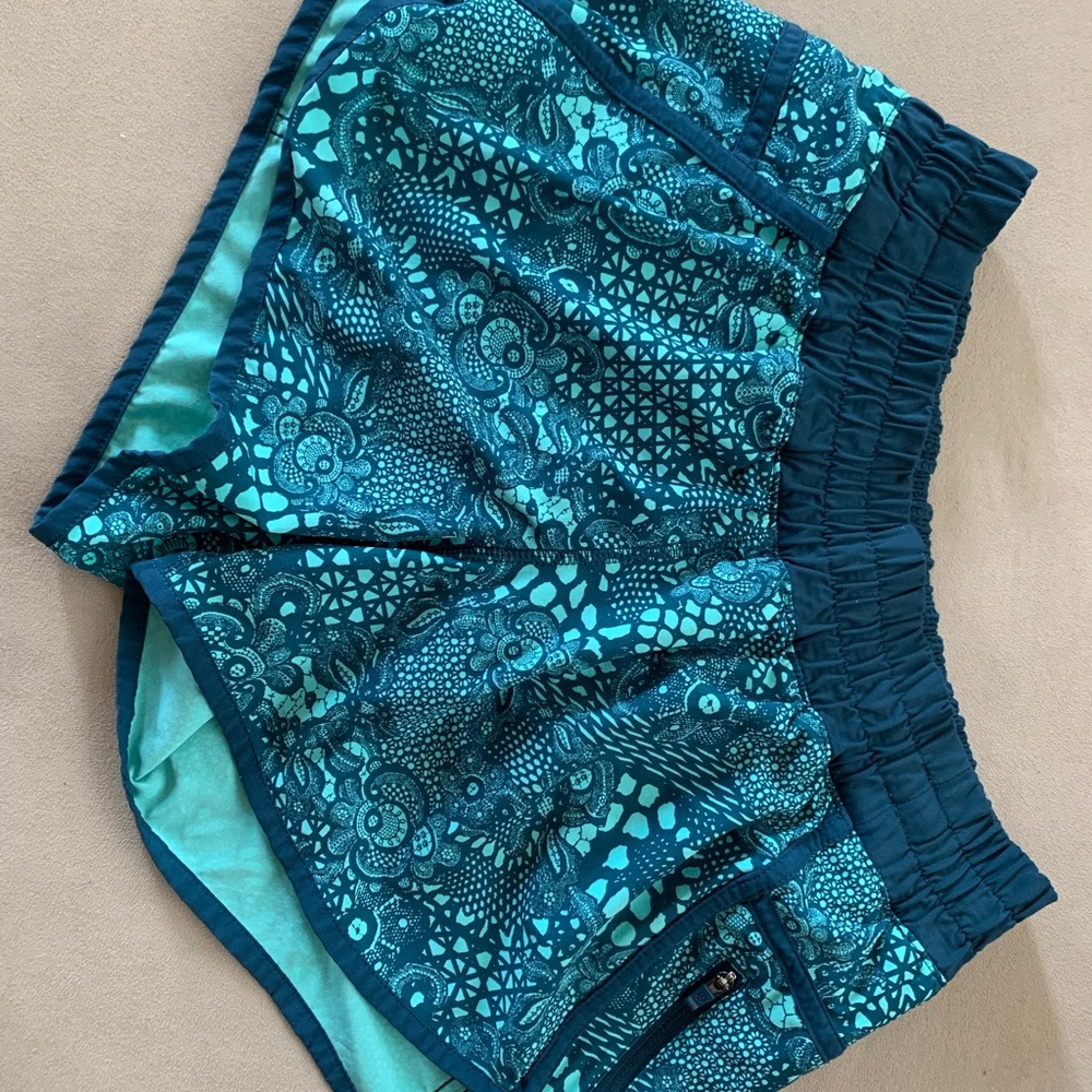 Lululemon Bali Breeze Tracker IV Shorts, Size 6